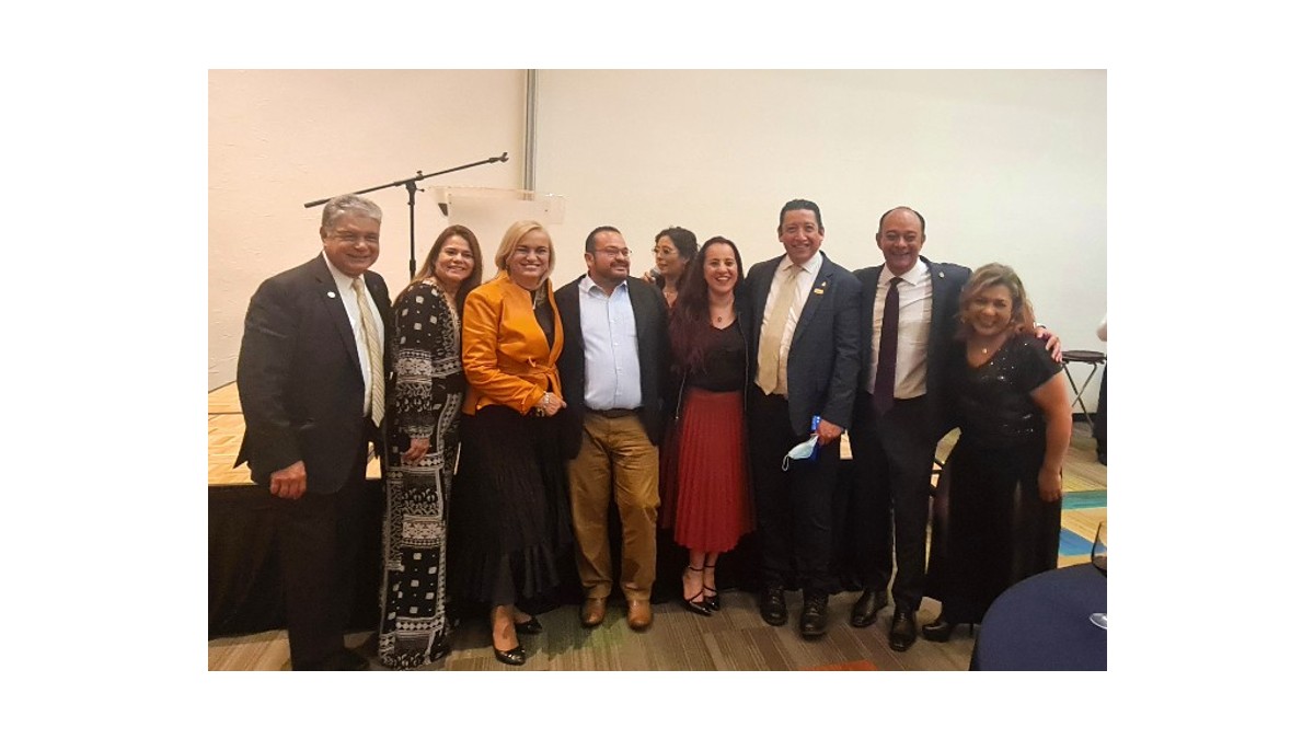 Un Brindis Navideño con grandes personalidades
